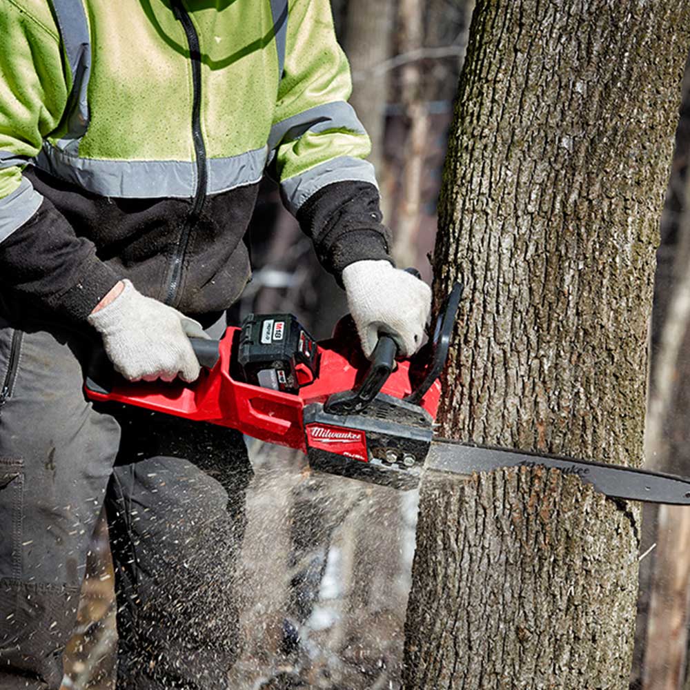 Milwaukee 2727-80 M18 FUEL 18V 16 Cordless Chainsaw - Bare Tool - Reconditioned