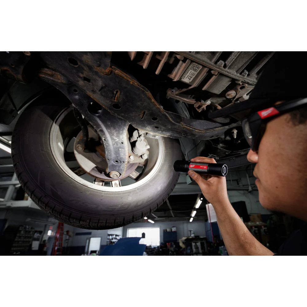 Milwaukee 2162-21 REDLITHIUM USB 2.000 Lumen Cordless Slide Focus Flashlight