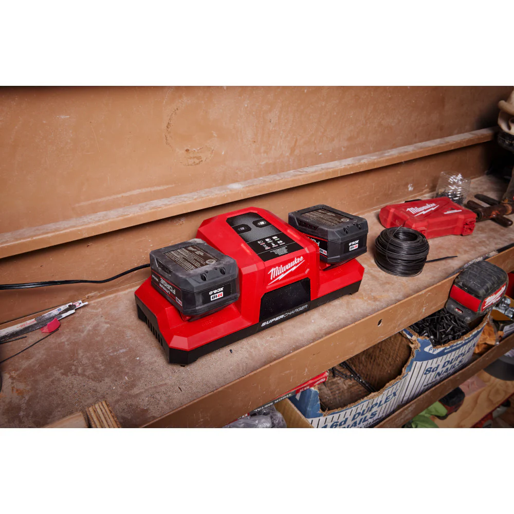 Milwaukee 48-59-1815 M18 18V Dual Bay Simultaneous Super Charger