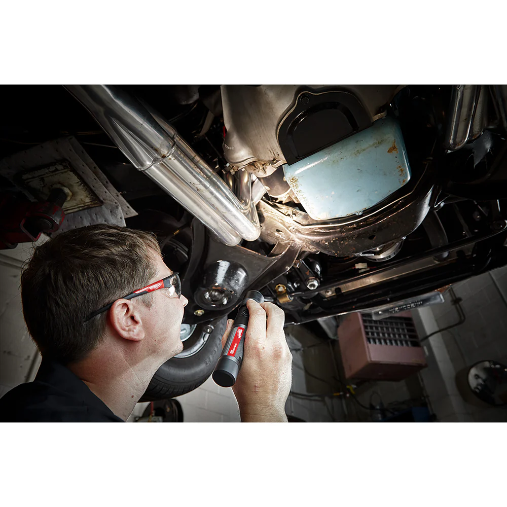 Milwaukee 2161-21 1100 Lumen USB Rechargeable LED Twist Focus Flashlight