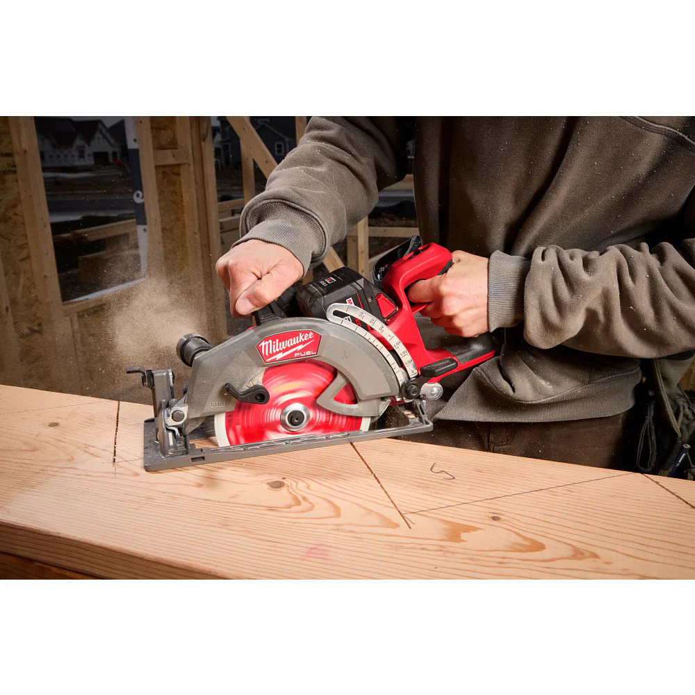 Milwaukee 2930-20 M18 FUEL 18V 7-1/4 Rear Handle Circular Saw - Bare Tool