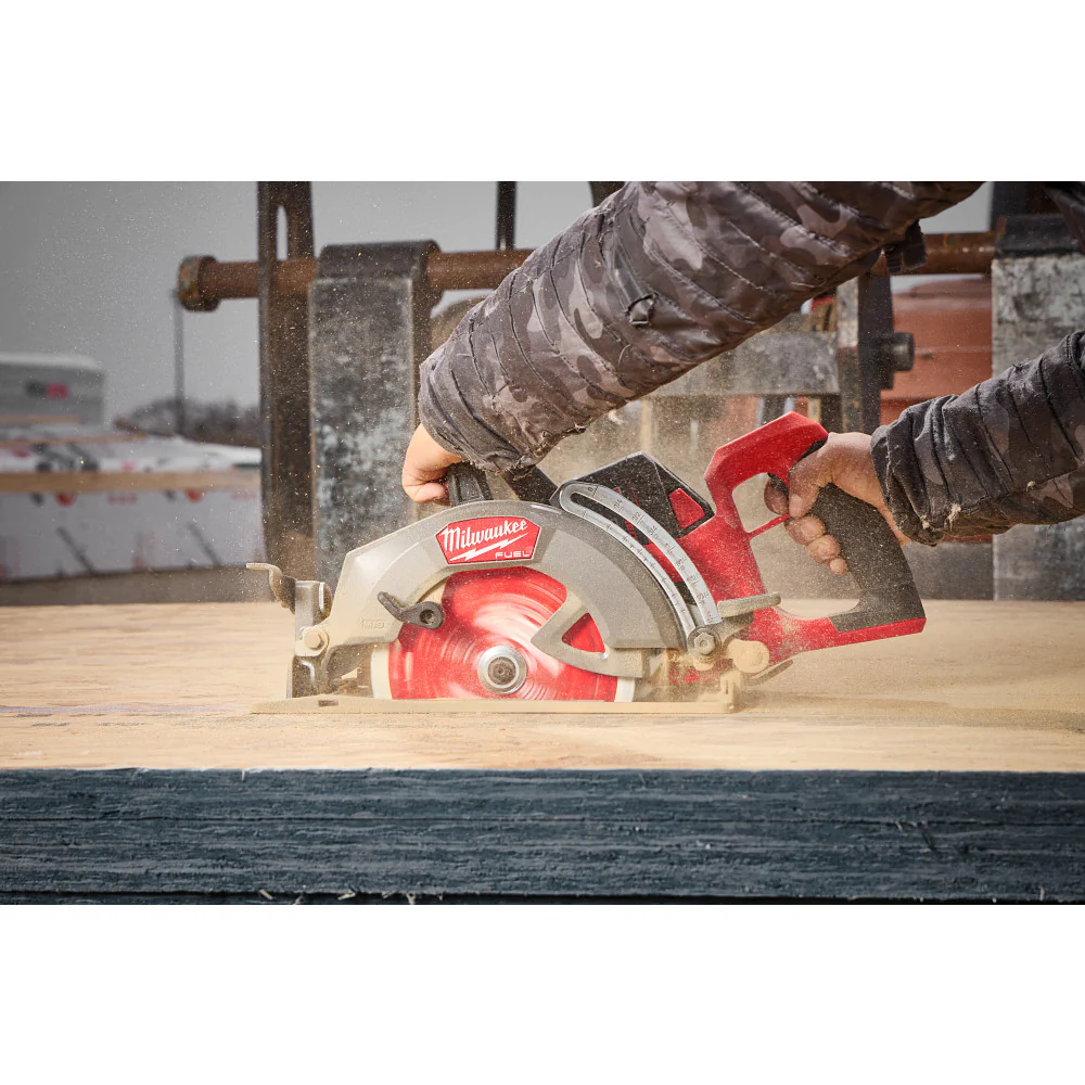 Milwaukee 2930-21HD M18 FUEL 18V 7-1/4 Rear Handle Circular Saw Kit