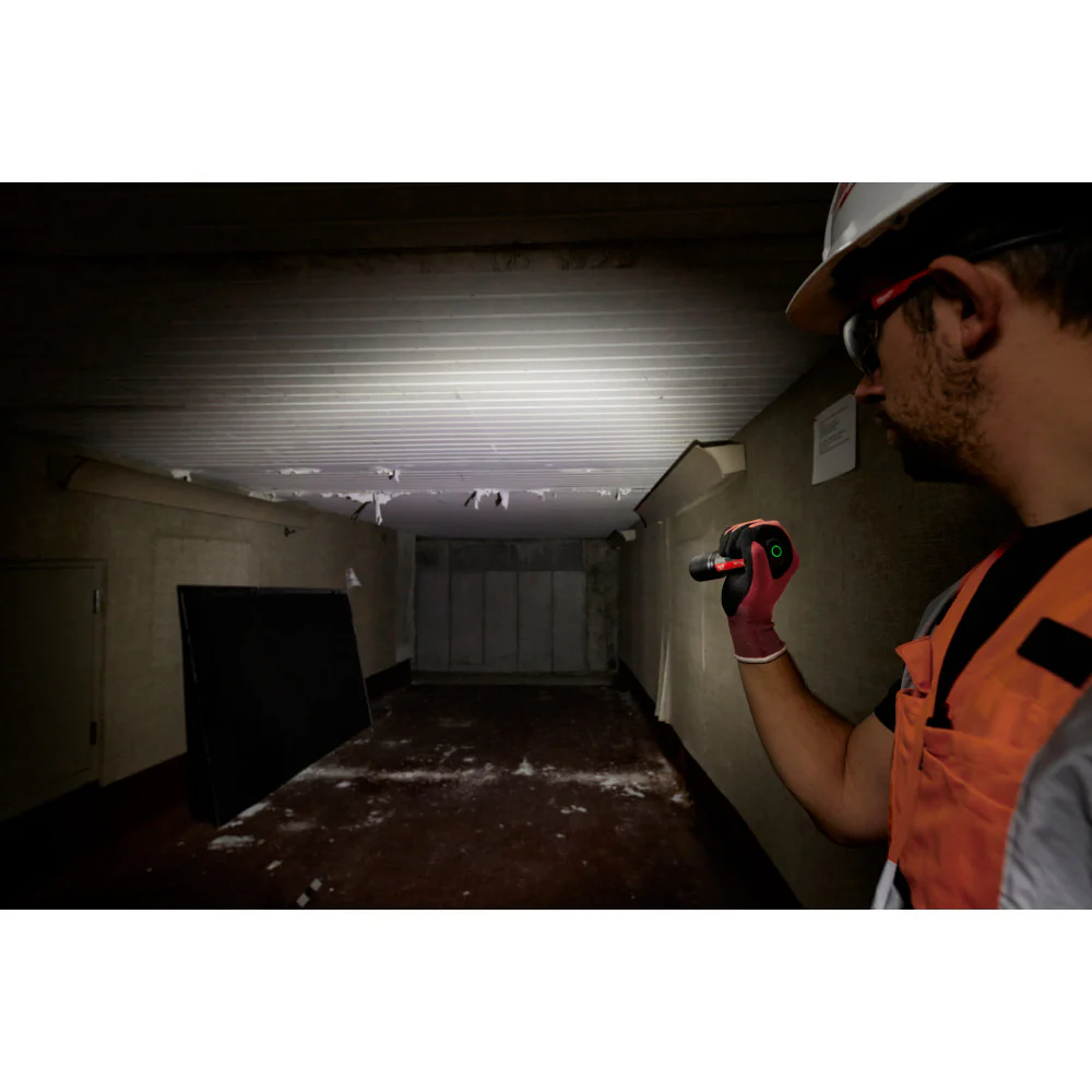 Milwaukee 2162-21 REDLITHIUM USB 2.000 Lumen Cordless Slide Focus Flashlight