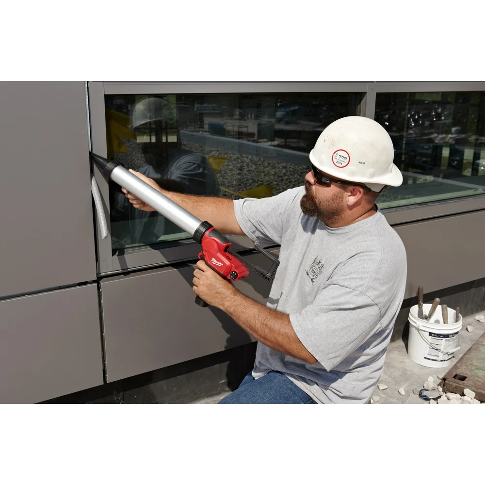 Milwaukee 2442-21 M12 12V 20Oz. Aluminum Caulk And Adhesive Gun Kit