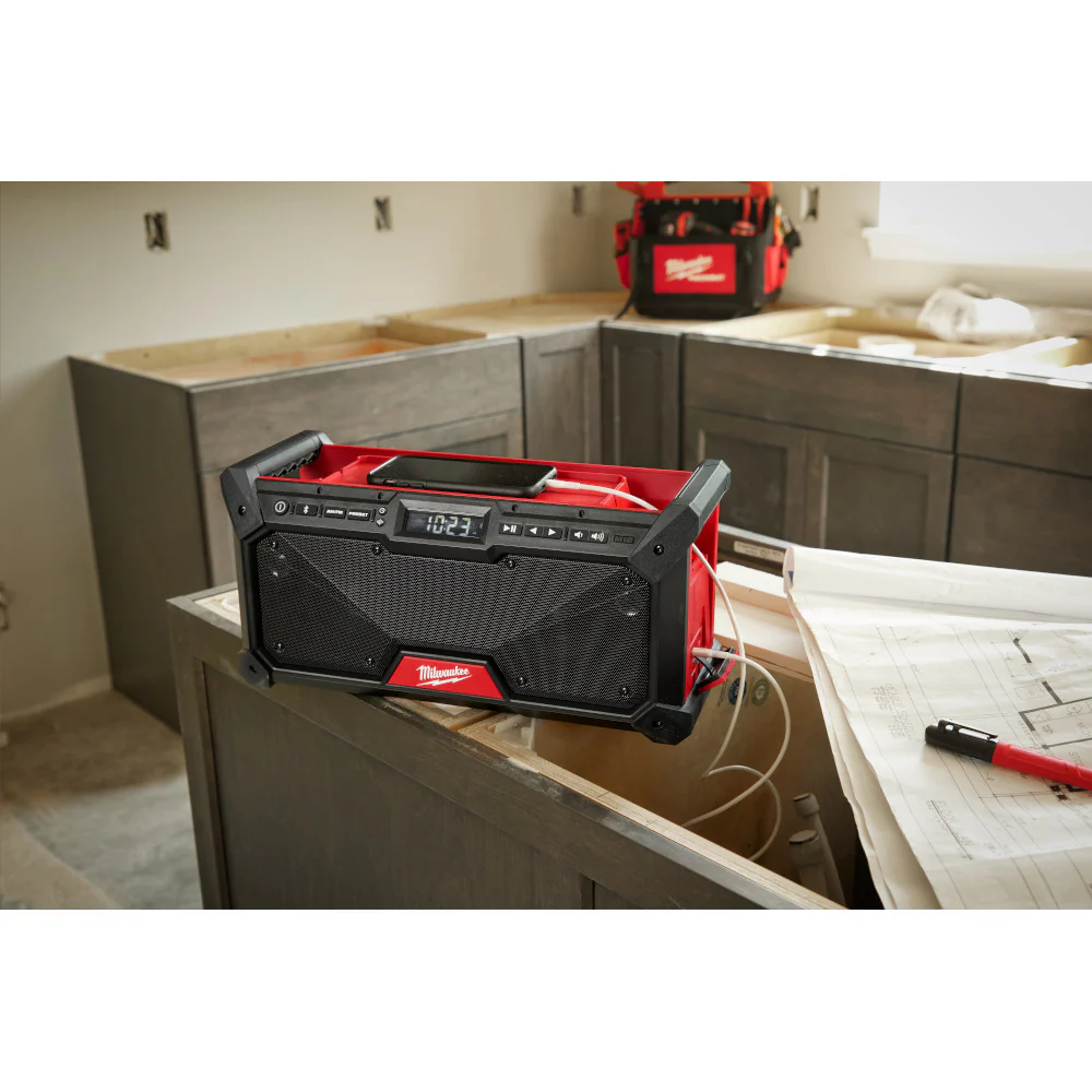 Milwaukee 3697-22Radio M18 FUEL 18V 2-Tool Combo Kit w/ M18 Radio