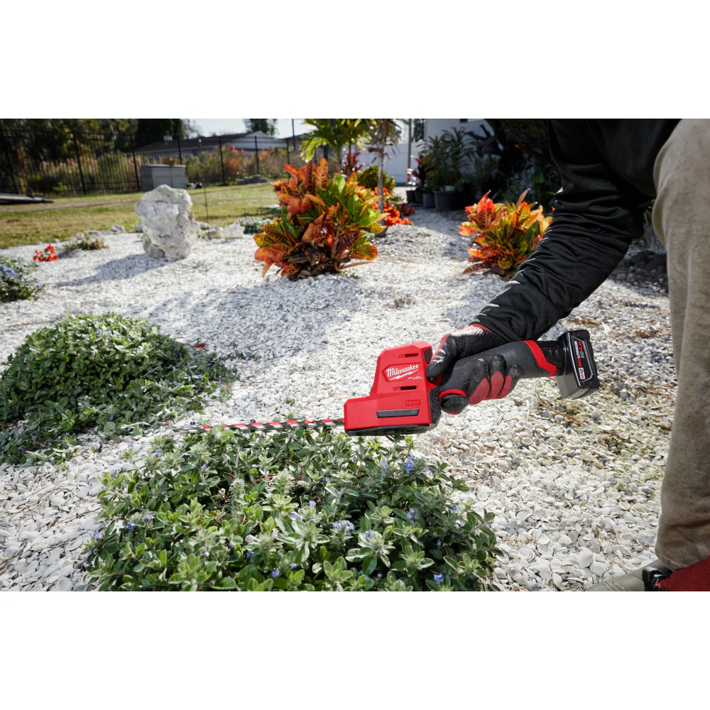 Milwaukee 2533-21 M12 FUEL 8 Cordless Hedge Trimmer Kit