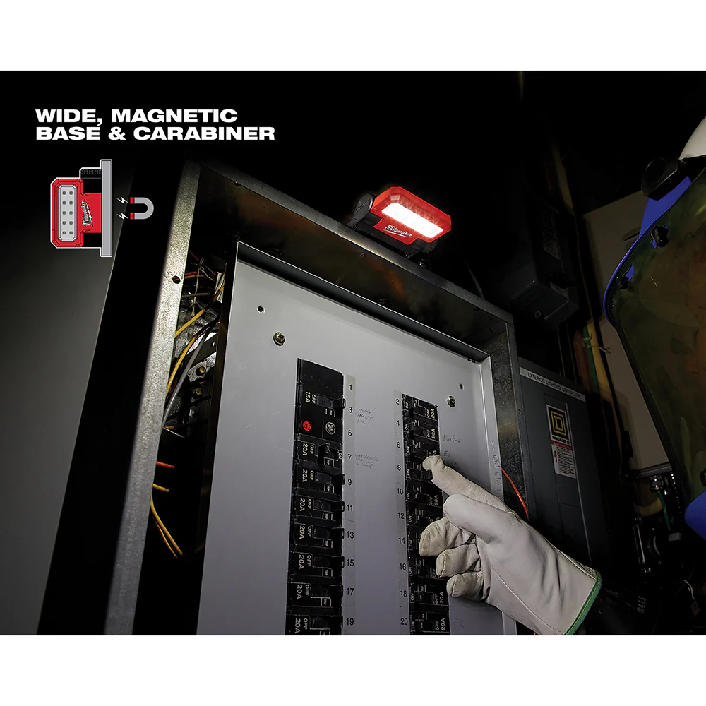 Milwaukee 2114-21 550-Lumen USB Rechargeable Rover Pivoting Flood Light