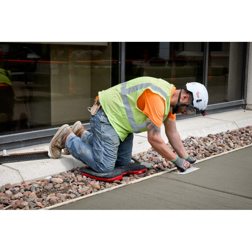 Milwaukee 48-73-6110 PACKOUT Thick Comfortable Tear Resistant Kneeling Pad