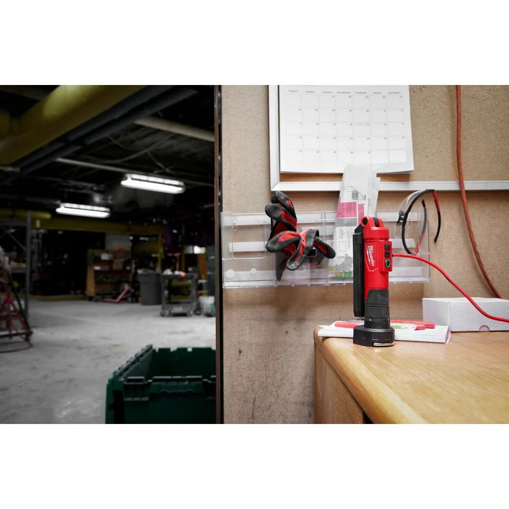 Milwaukee 2128-21 REDLITHIUM USB 550 Lumen Cordless Stick Light w/ Magnet