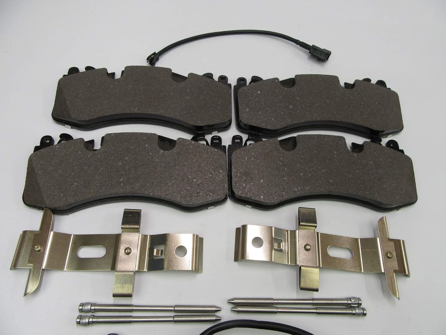 TopEuro front rear brake pads LOW DUST replacement for Maserati Quattroporte V8 Gts #612