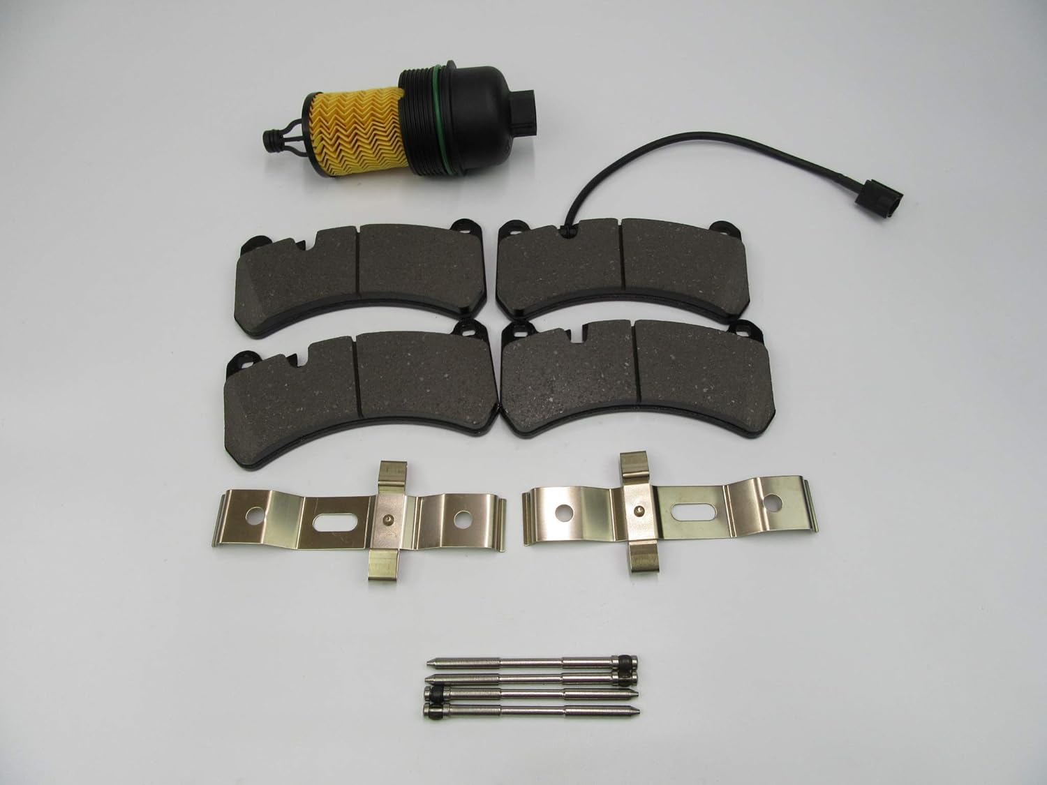 TopEuro replacement front brake pads and oil filter for Maserati Ghibli Quattroporte #591 HIGH PERFORMANCE