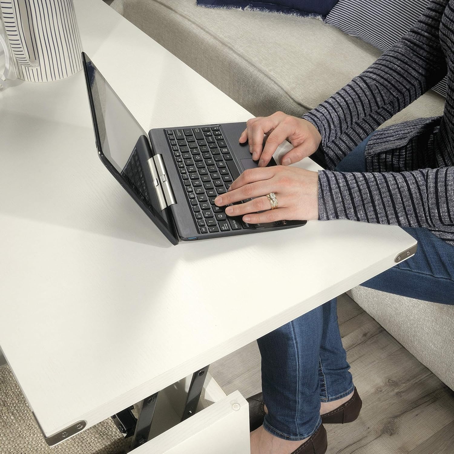 Sauder Vista Key Lift-top Coffee Table, L: 39.21