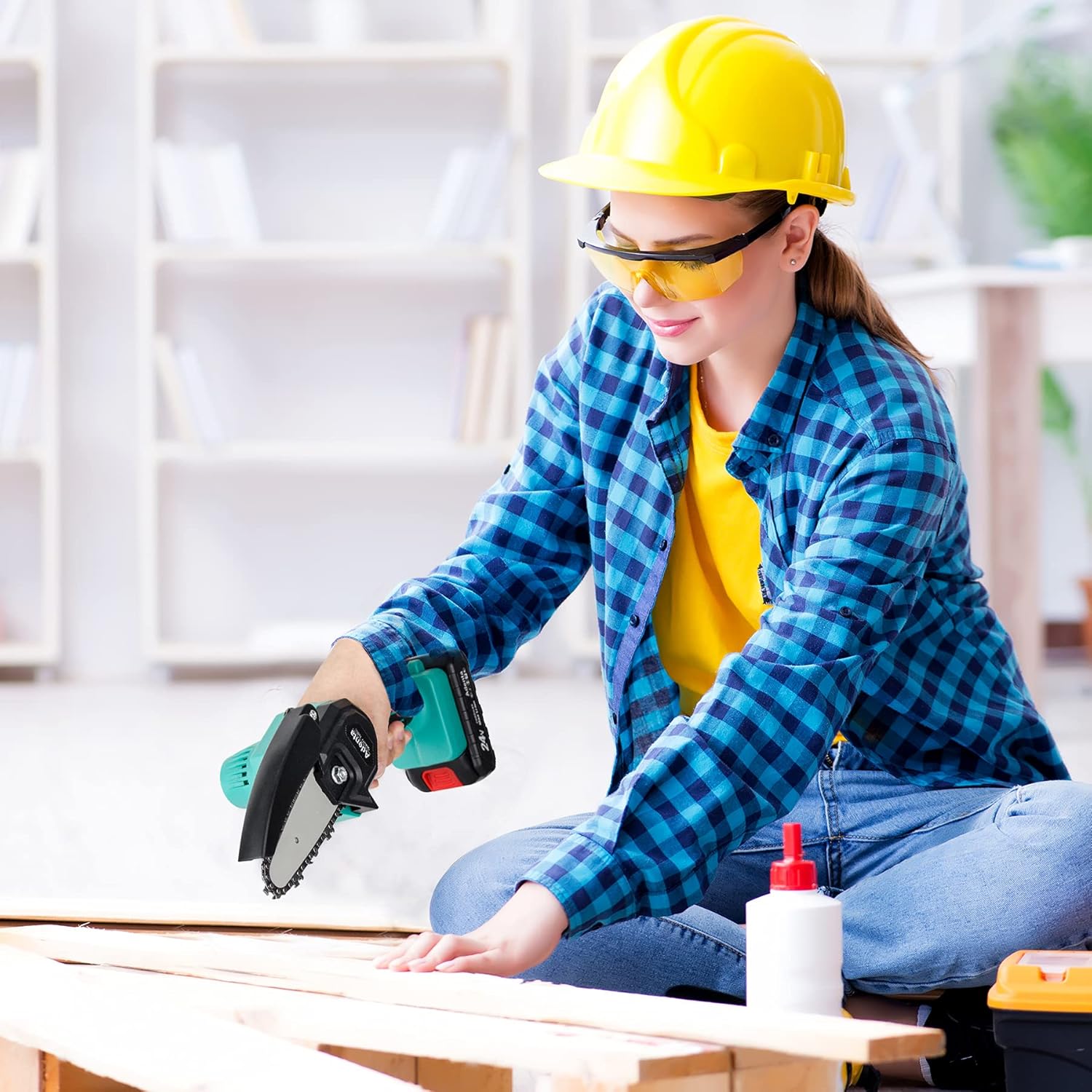 Mini Chainsaw Cordless, 4-Inch Electric Handheld Chainsaw with 2Pcs Chargeable Batteries and 2Pcs Chain, Pruning Shears Chain Saw for Wood Cutting and Pruning Trees Pack of 2