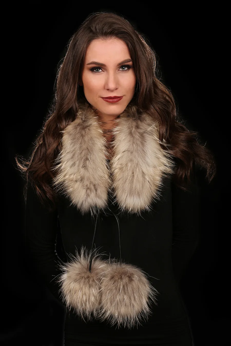 Foulard pompons en Finn Raccoon (26 PO)