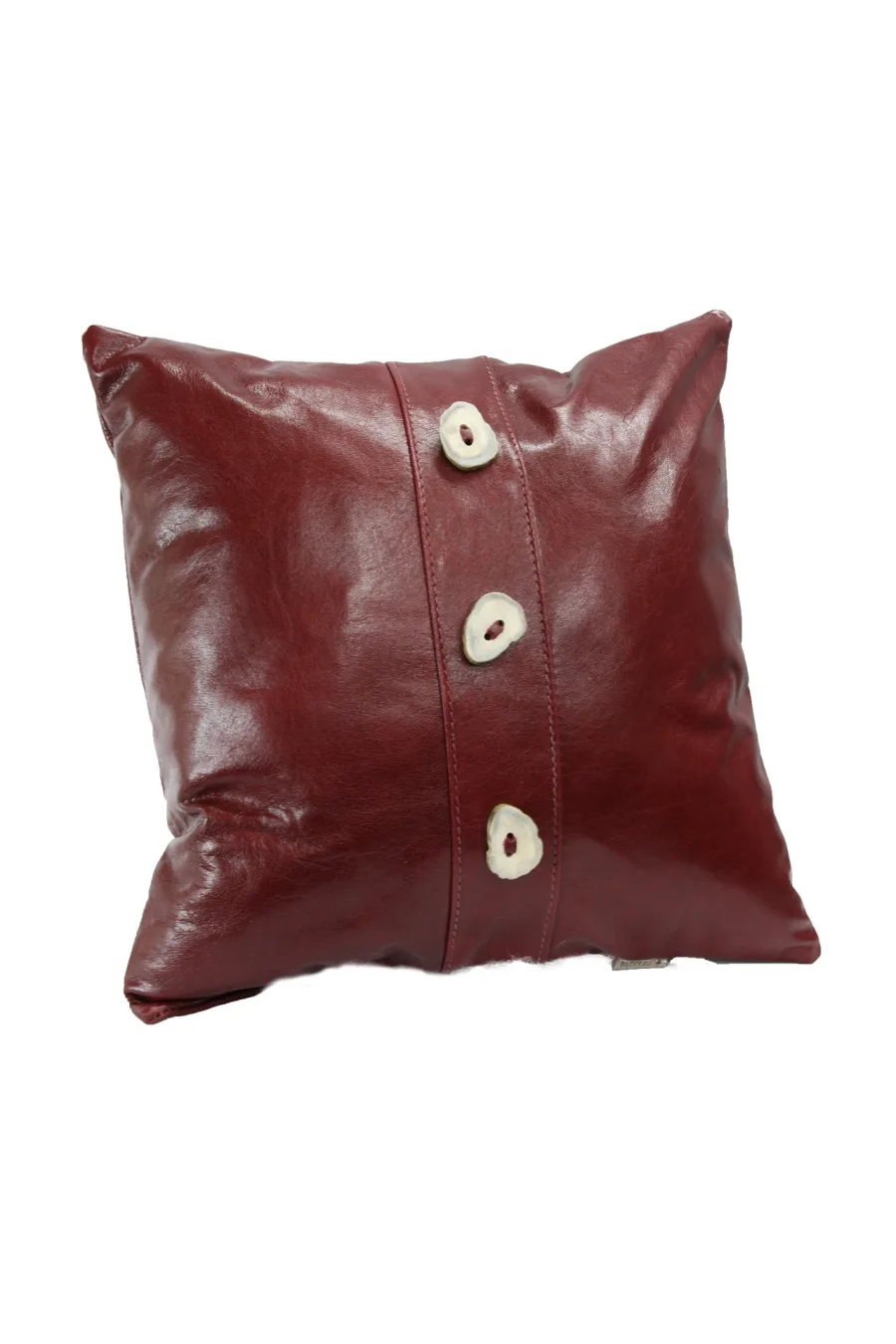 Coussin 14 x 14 (po) cuirs et boutons panache