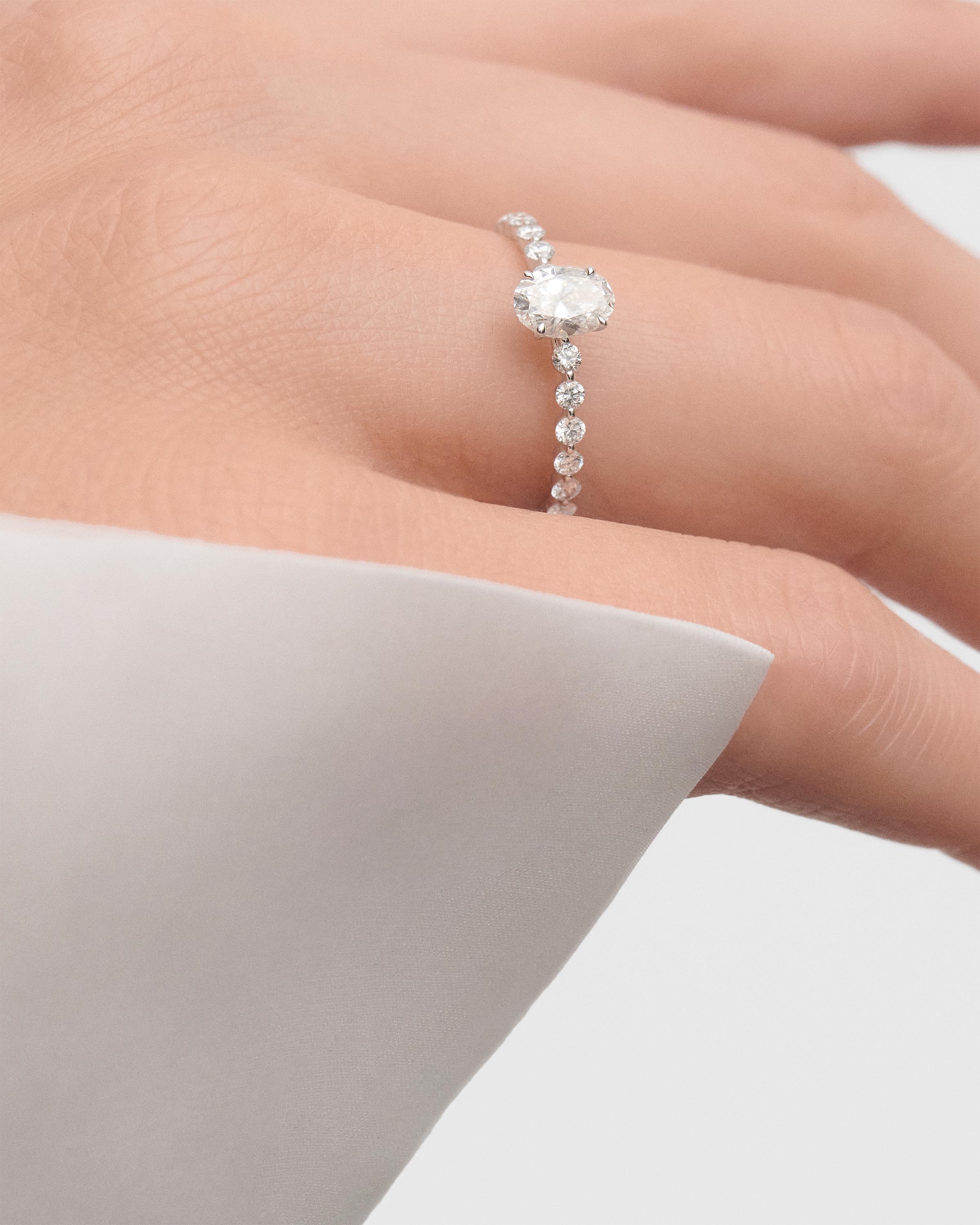 Diamonds and white gold Trace solitary ring