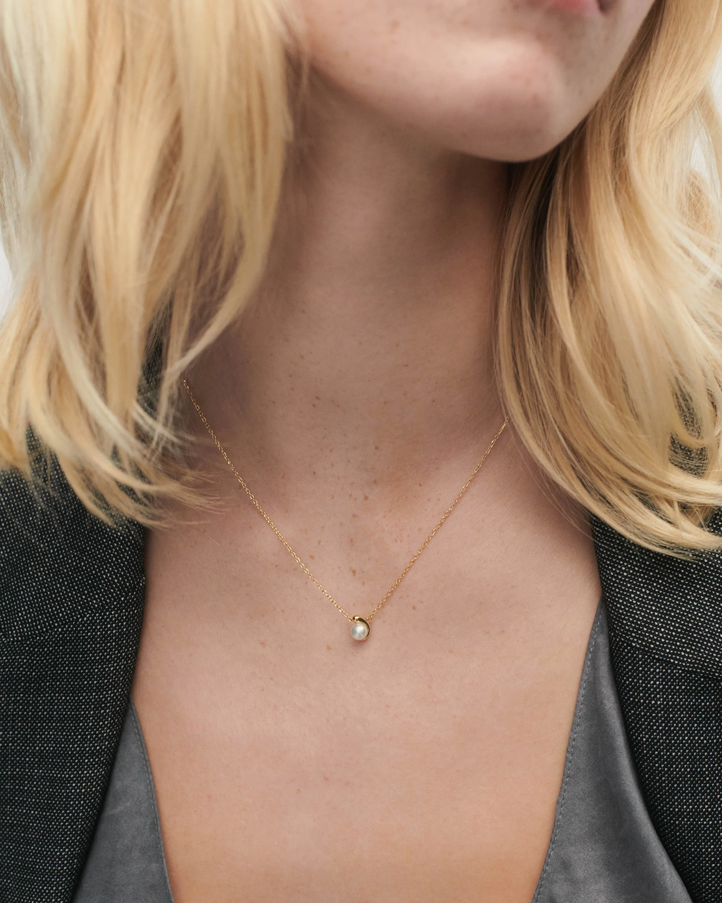 La perla solitary necklace