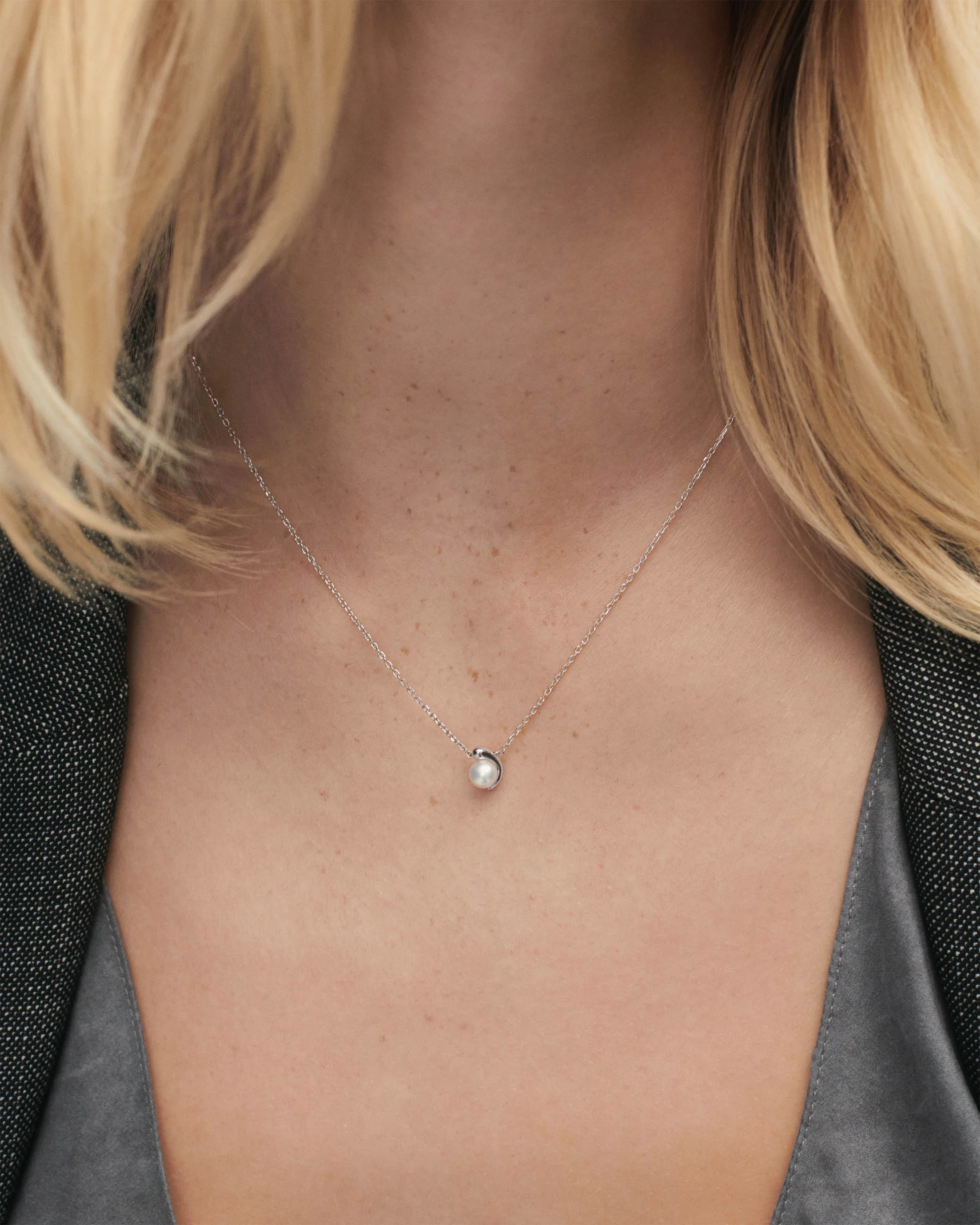 La perla solitary silver necklace