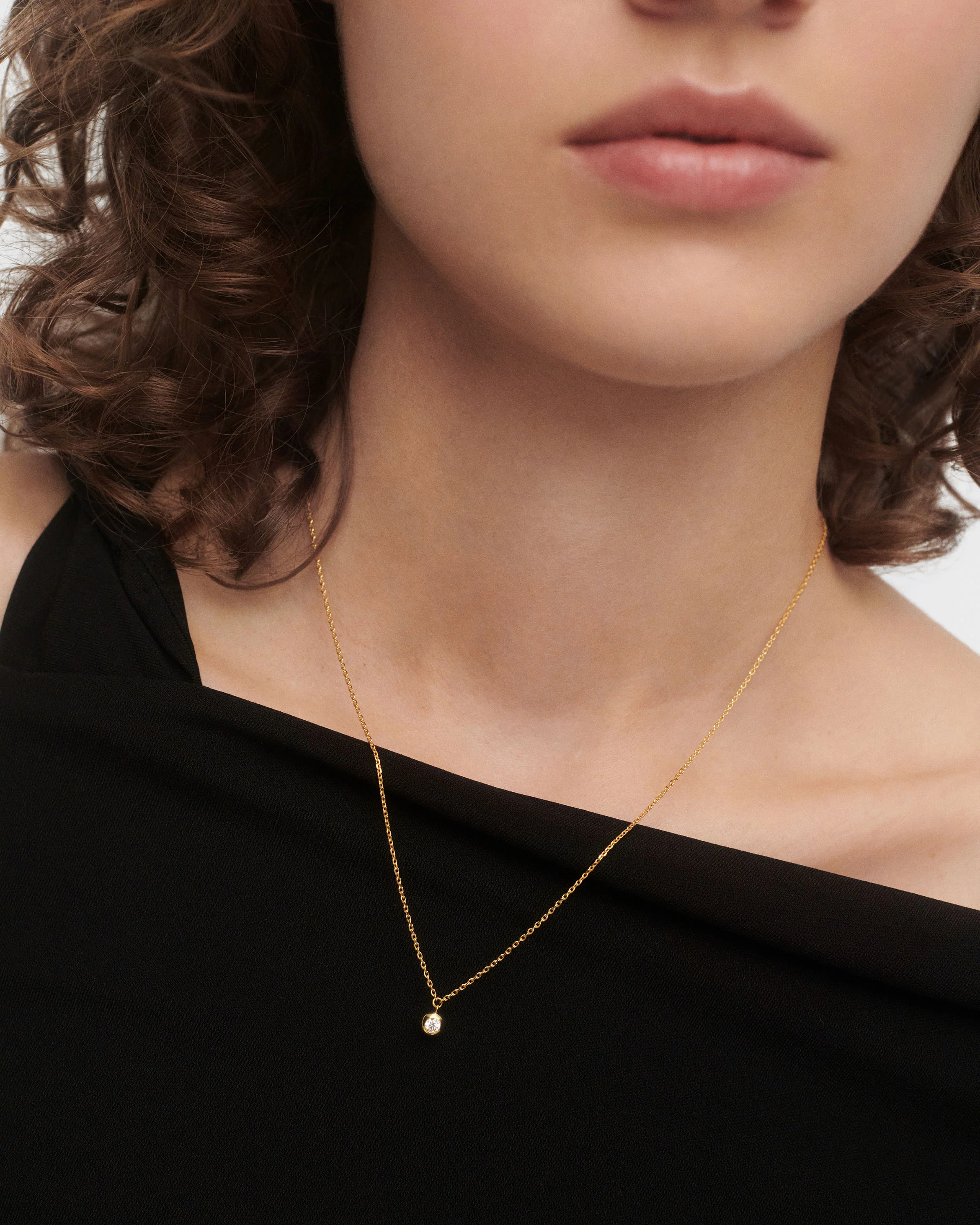 Sand solitary necklace