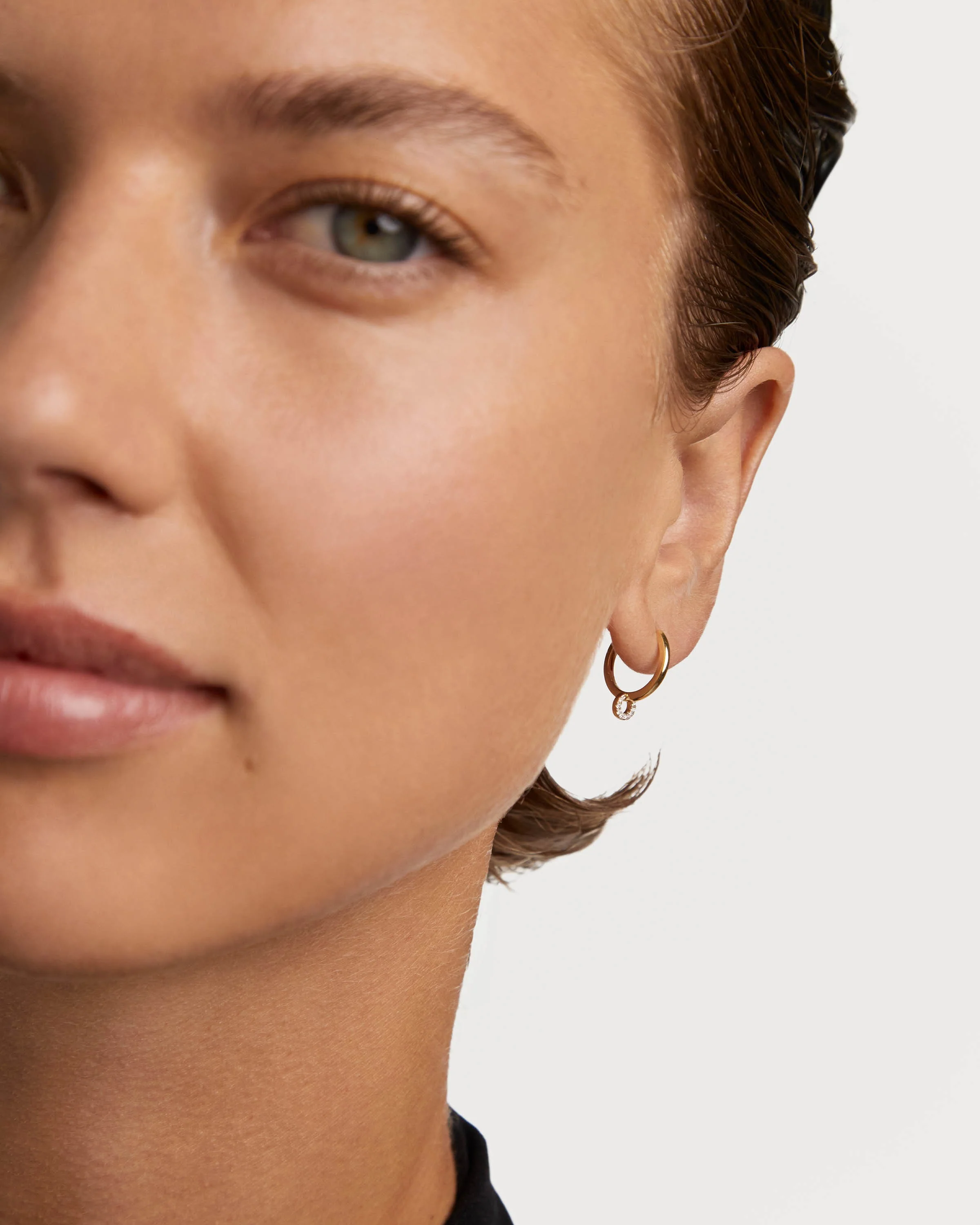 Diamonds and gold Loop single hoop