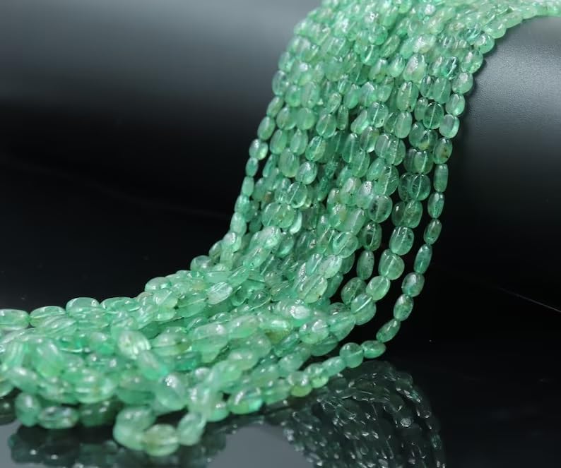 Natural Emerald Smooth Oval Beads 4 * 6-5 * 7MM Emerald Oval Beads Natural Emerald Strand Emerald Beads for Jewelry Making