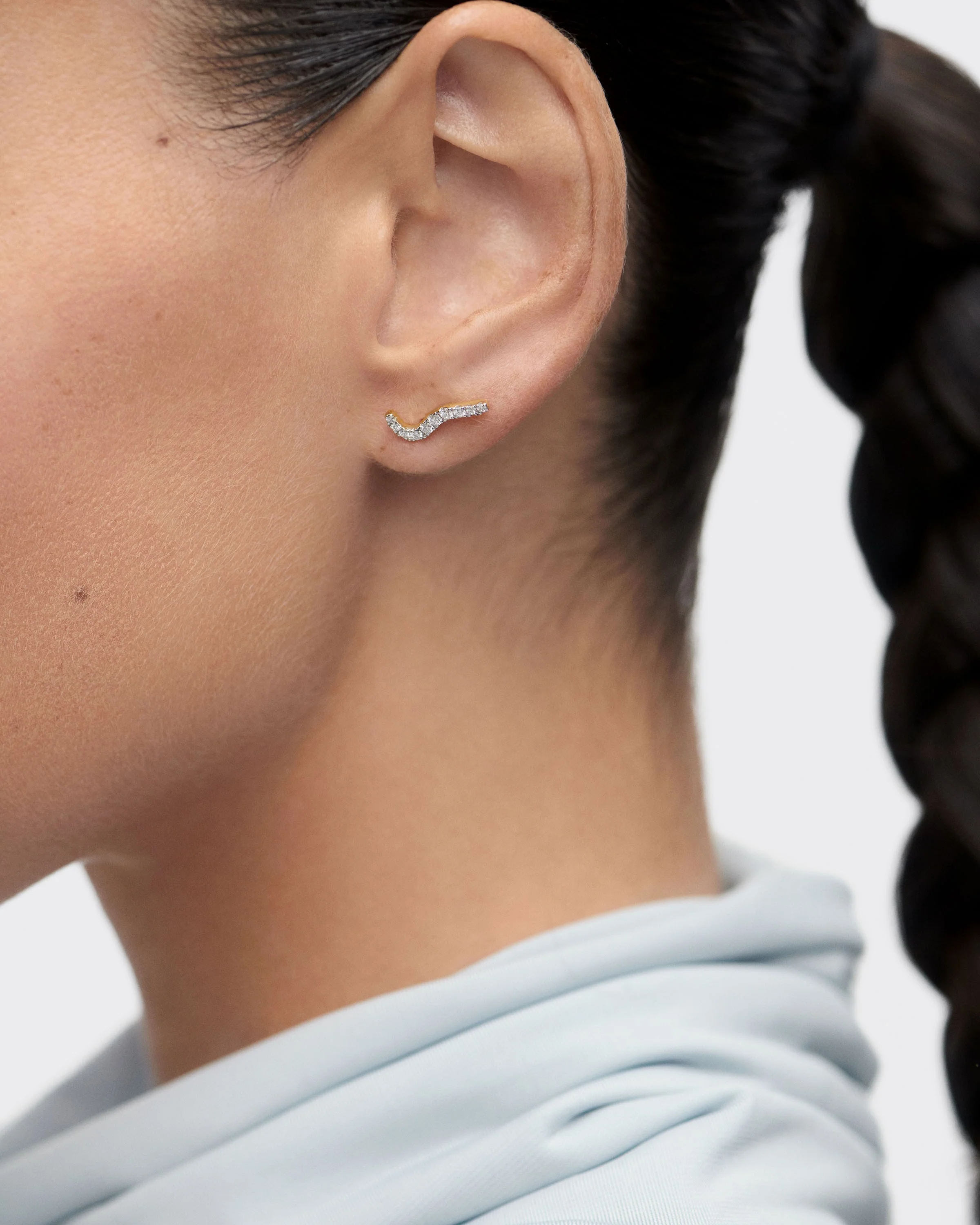 Diamonds and gold Flow stud earrings