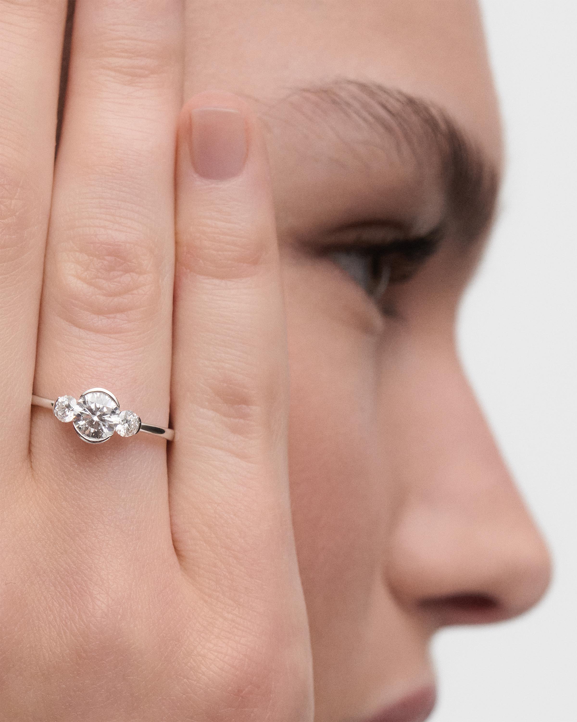 Diamonds and white gold Eve ring