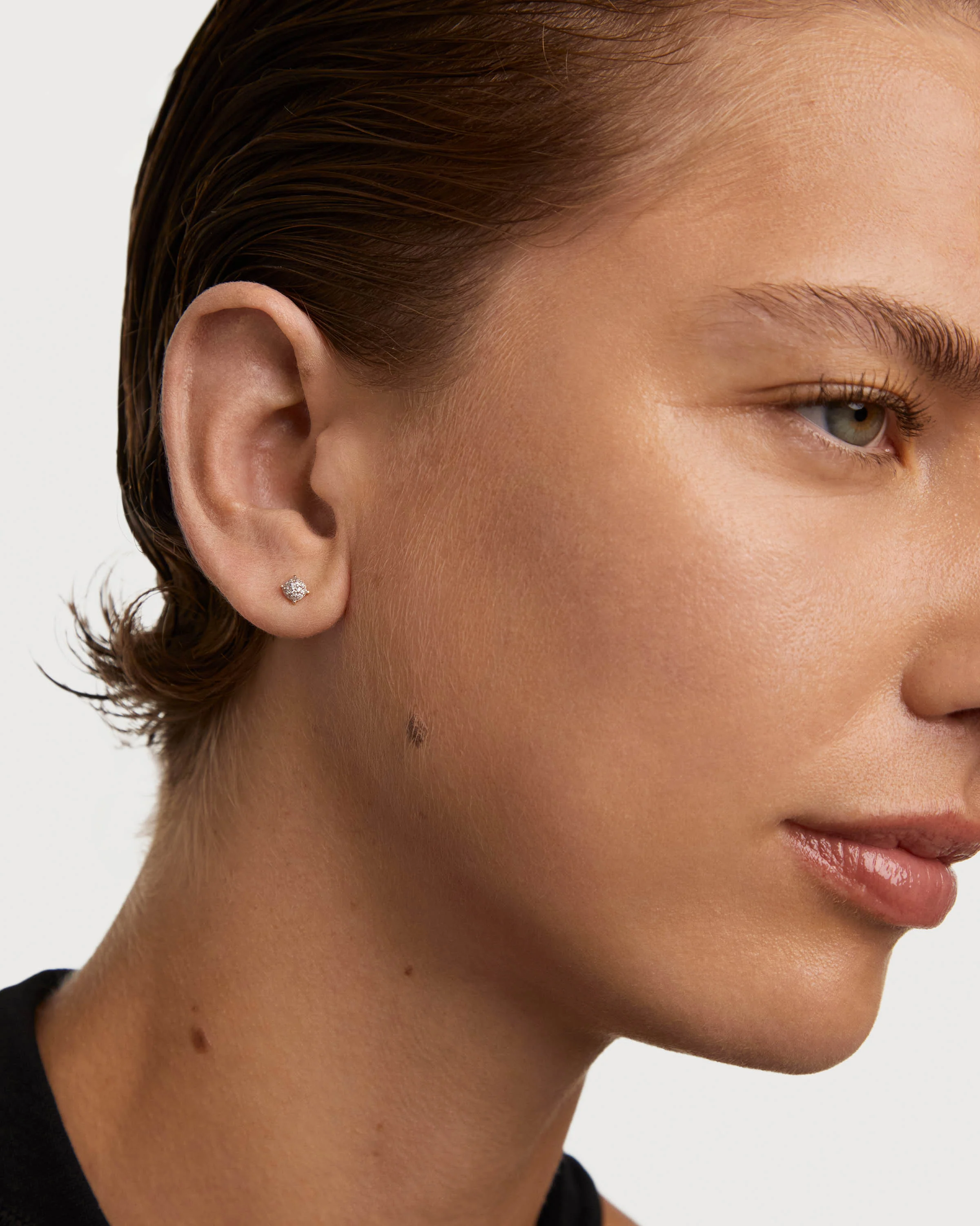 Diamonds and gold Dona stud earrings