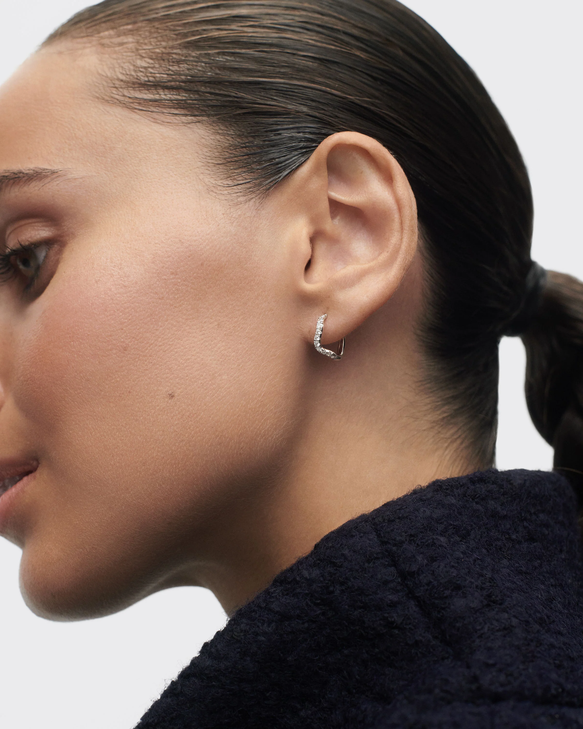 Diamonds and white gold Flow hoops