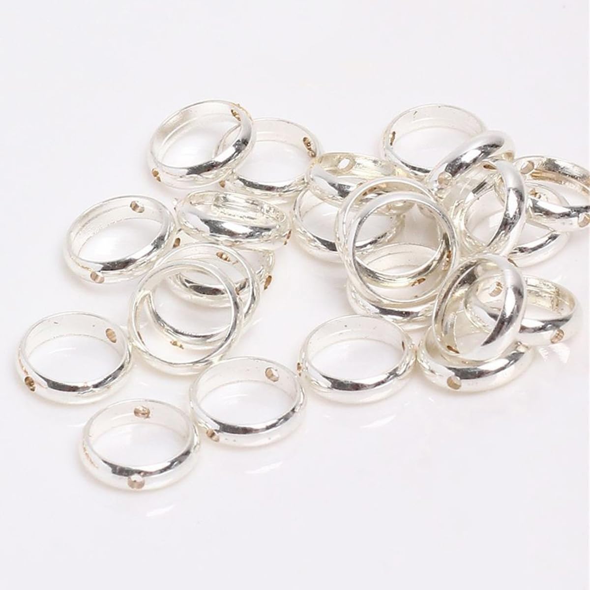 200 Pcs Metal Circle Bead Frames Double Hole Round Frames Ring Shaped Metal 2 Hole Circle Beads Frame Spacer Beads for Jewelry Making Bracelet Necklace Earring