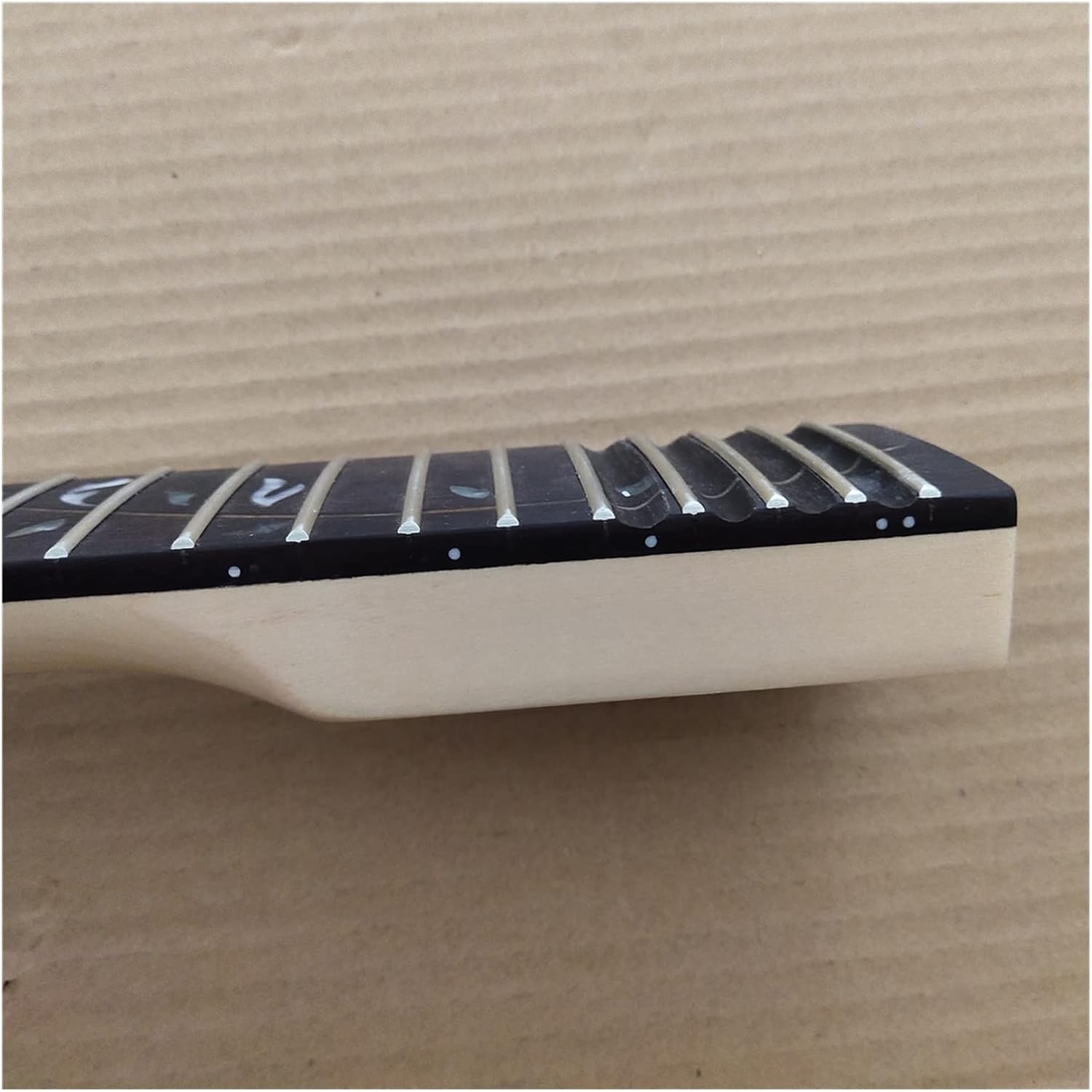 24 Frets Maple Electric Guitar Neck Replacement Rosewood Fingerboard Locking Nut Unfinished Guitar Neck