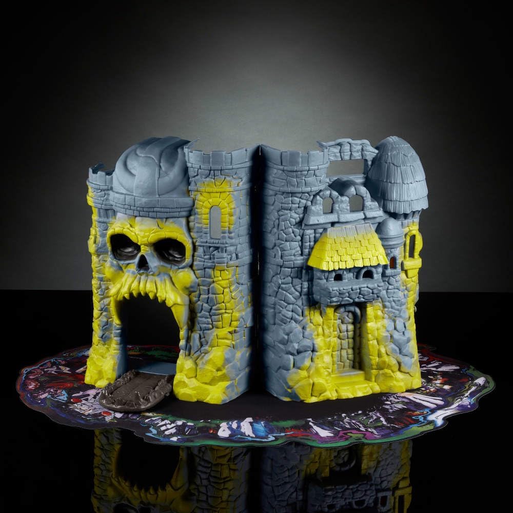 Masters of The Universe Vintage Castle Grayskull Playset with Display Mat & Spaceman Figure, Jawbridge & Other Features & Accessories (Amazon Exclusive)