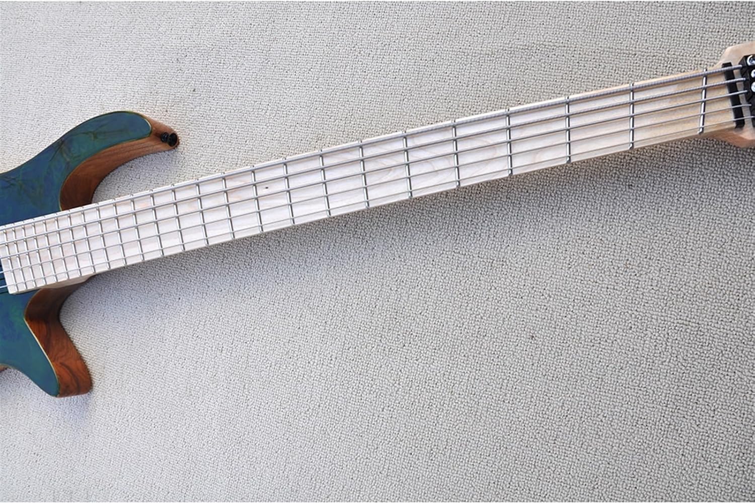 5 Strings Headless Electric Bass Guitar with Ash Body Maple Fretboard Slanted Pickups/Frets Professional Headless Guitar