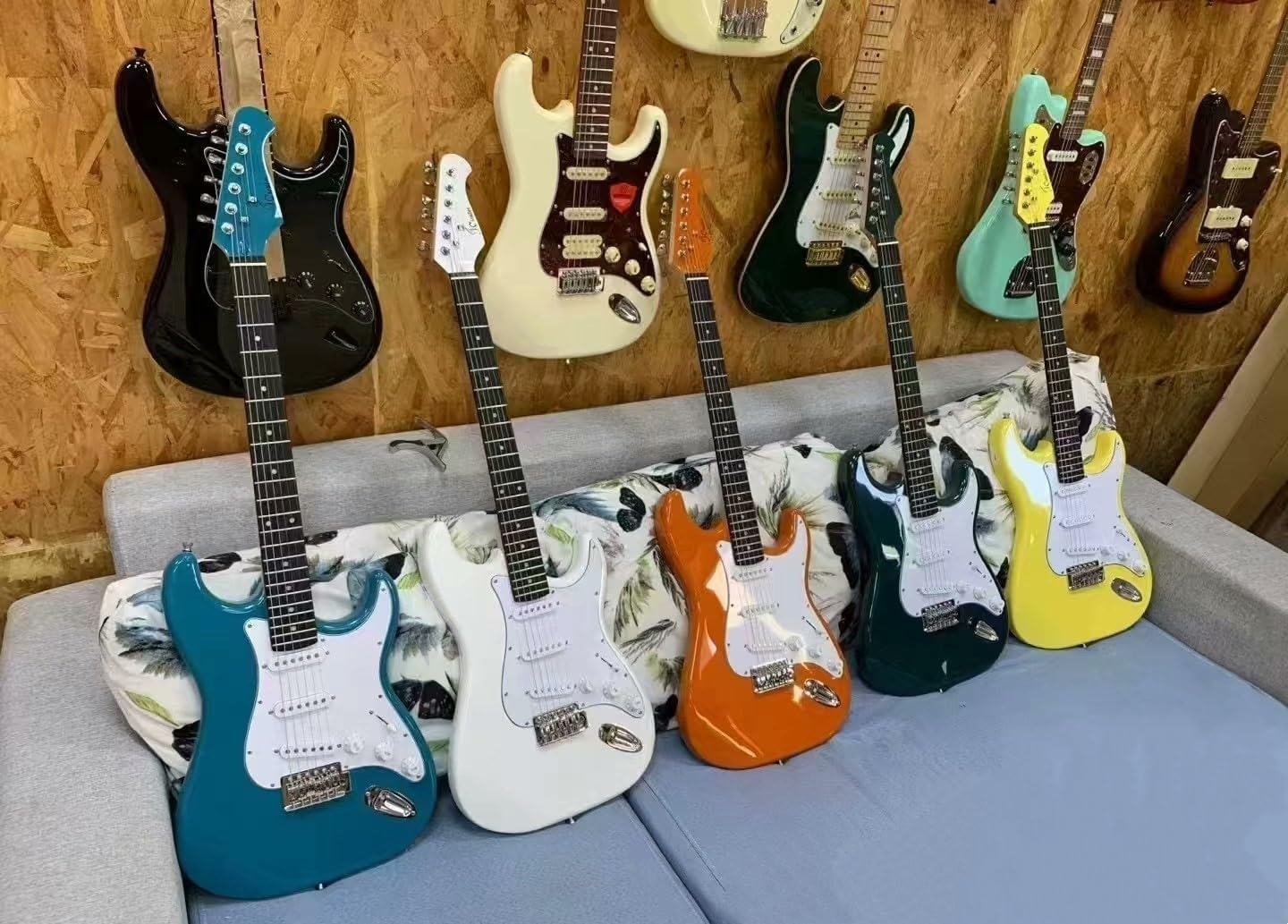 41-inch Solid Wood Purple Electric Guitar with Rosewood Fretboard and Maple Neck