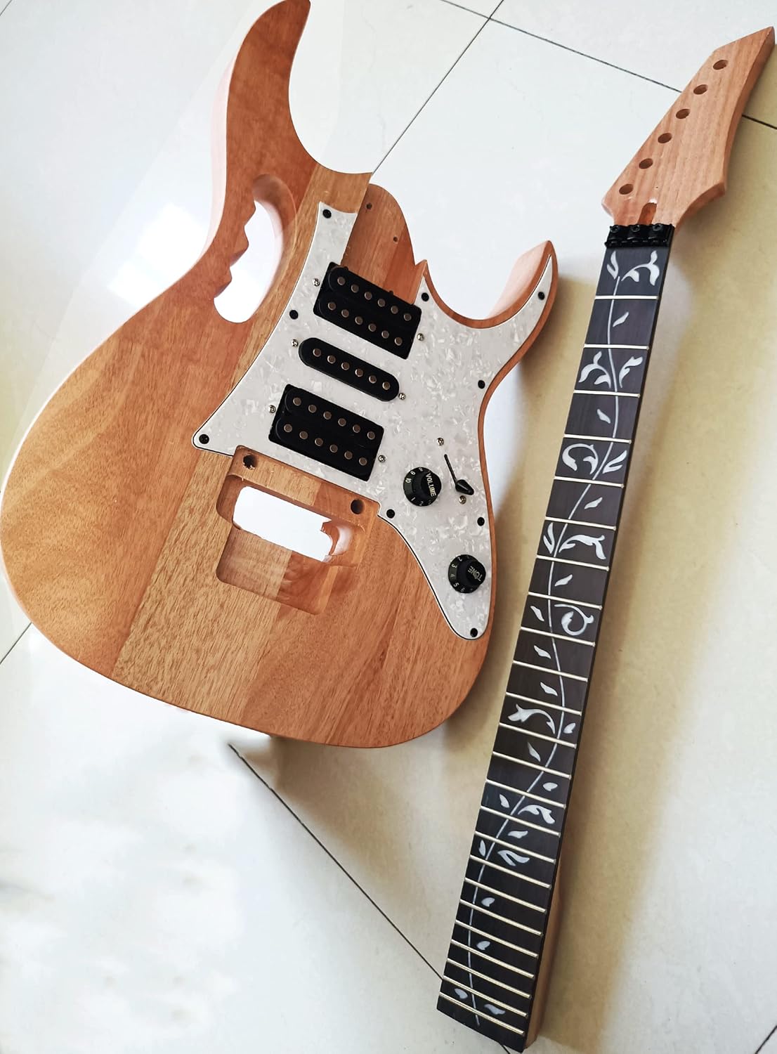 HENGYEEDIY Electric Guitar Kits in IBZ Style - Mahogany Body and Neck - Rosewood Fingerboard and All Components Included (7V)