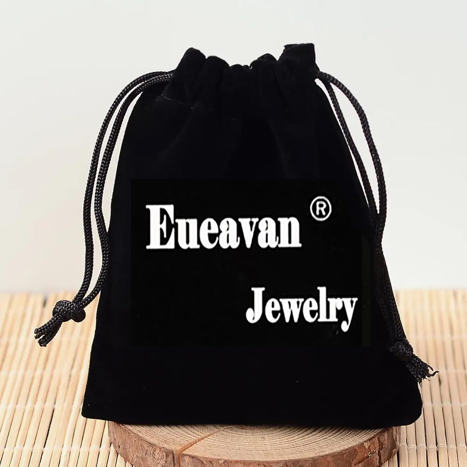 EUEAVAN Viking Keychain Odin Valknut Celtic Knot Shield Keyring Nordic Rune Protection Amulet Pagan Jewelry Mythology Gift