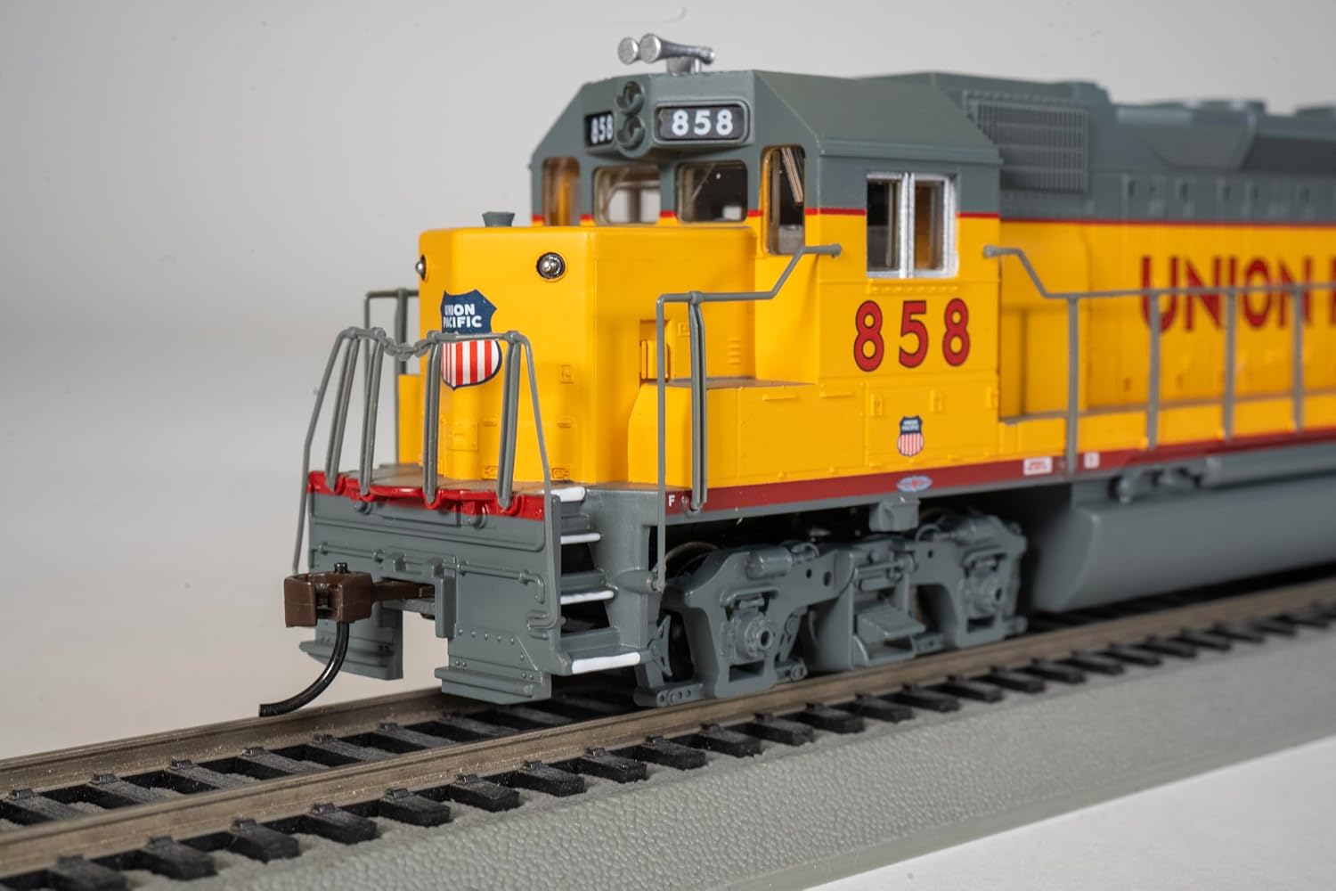 Bachmann Trains - EMD GP40 - DCC Sound Value Equipped Locomotive - Union Pacific® #858 - HO Scale