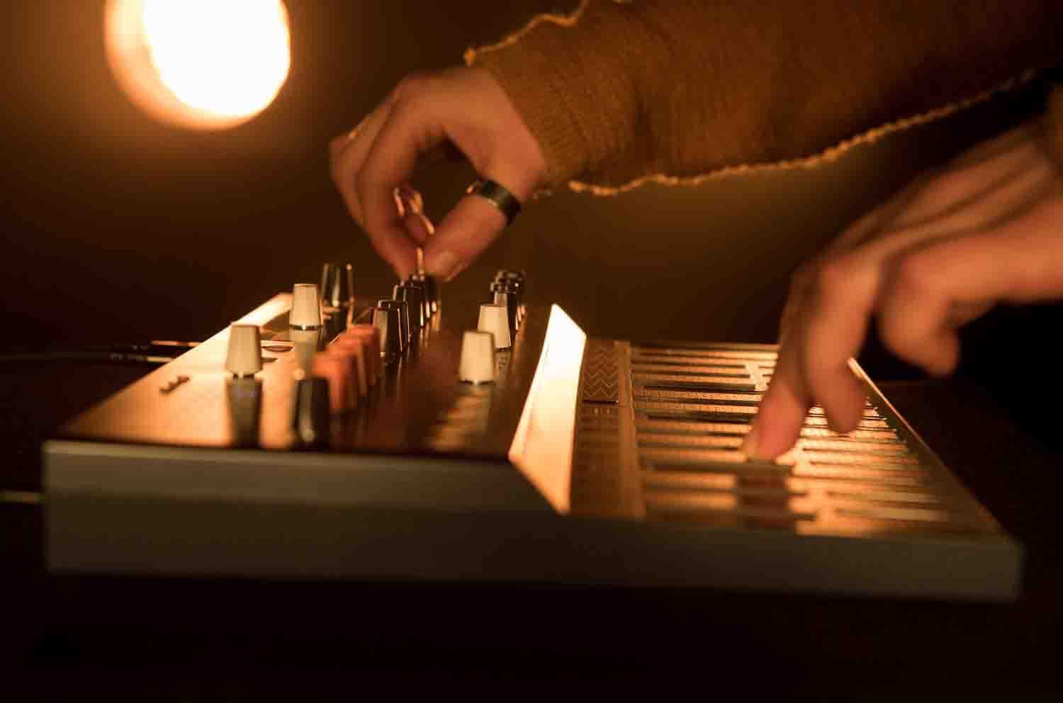 MICROFREAK Synthesizer DJ Package with Microphone