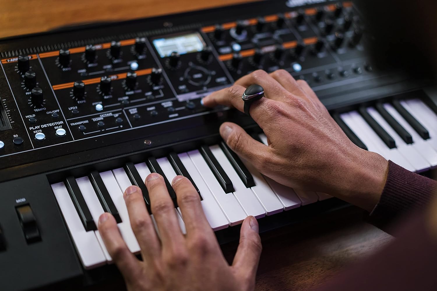 Neova MIDI Ring Controller with Hub. Advanced gesture MIDI controller with standalone CPU and nine ultra-low latency sensors (NEOVA) Distributed by Roland.