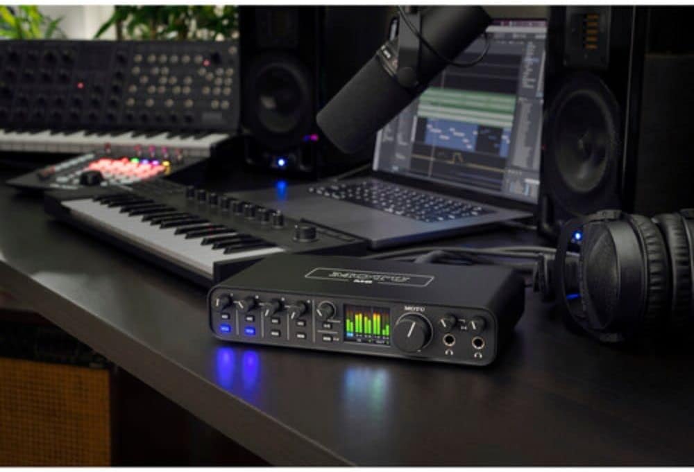MOTU M6 Desktop 6x4 USB-C Audio-MIDI Interface Bundle with XLR-XLR Cable and Fastener Straps