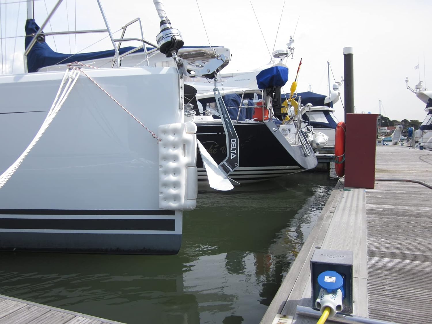 Dan Fender FenderFlex Multi-Purpose Boat Fender & Boarding Step – Durable PVC Marine Fender with Secure Rope-Holds Ideal for Yacht Hull Protection Pontoon Boats, Inflatable Boats & Boating Accessories