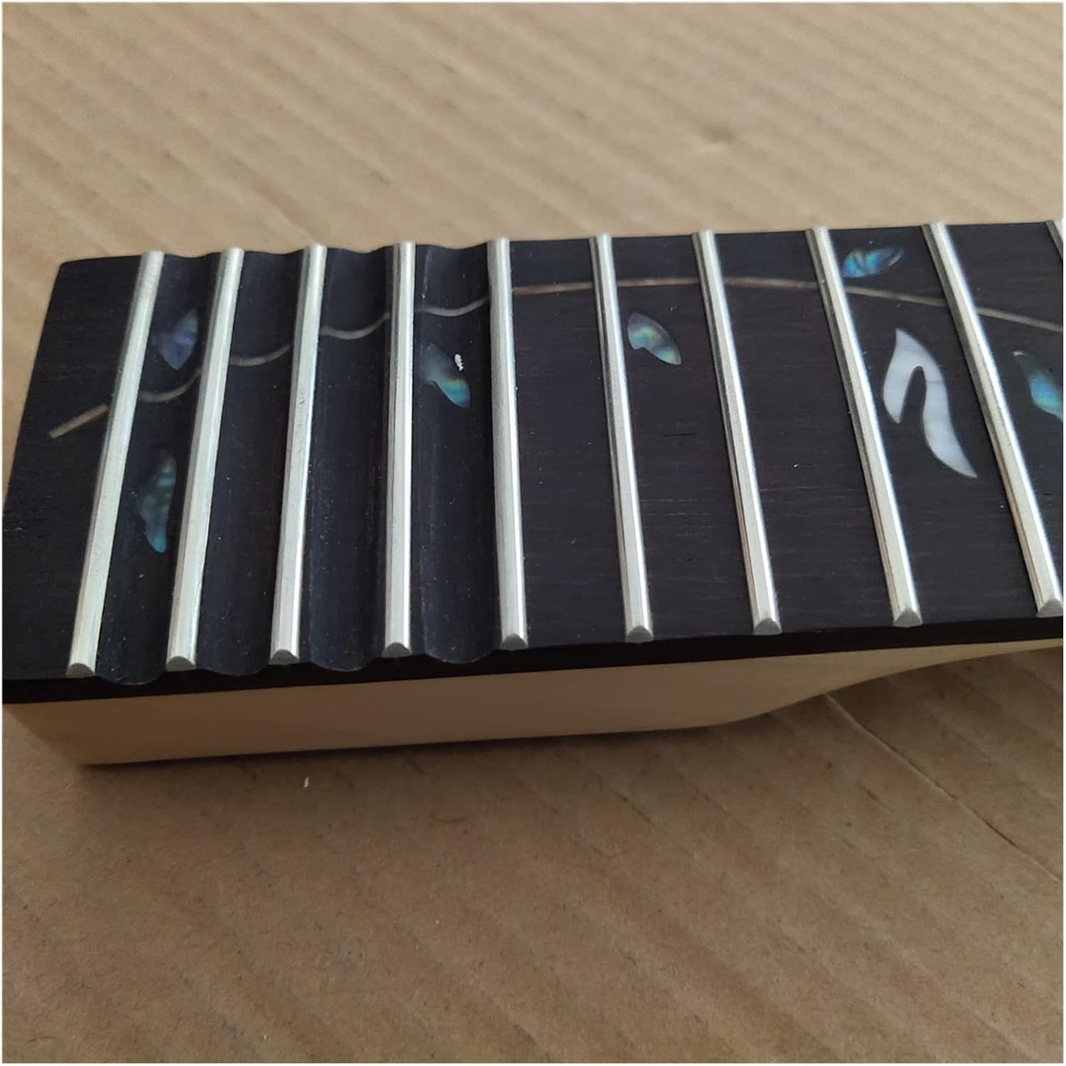 24 Frets Maple Electric Guitar Neck Replacement Rosewood Fingerboard Locking Nut Unfinished Guitar Neck