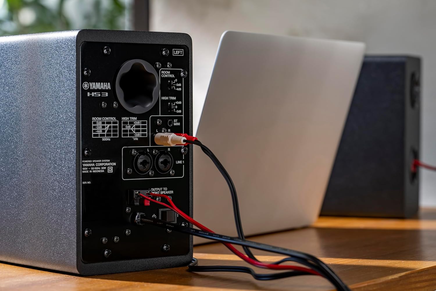 Yamaha HS3 Powered Studio Monitor in Black, Pair (HS3 B)