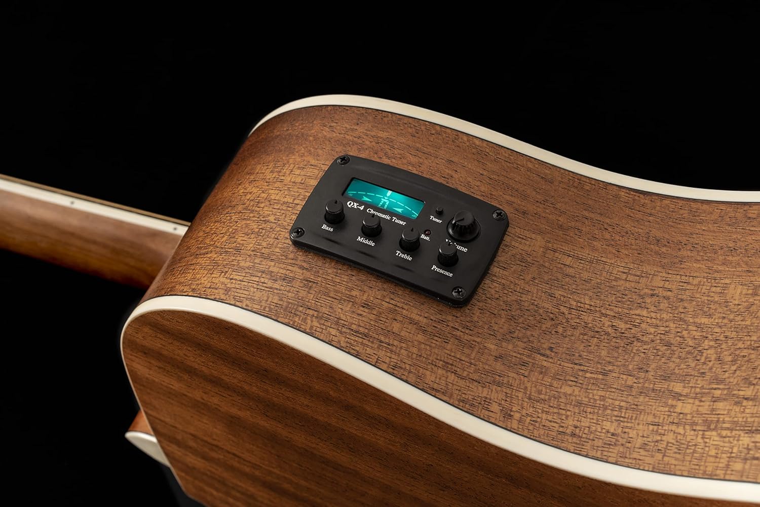 Peavey Delta Woods™ DW-2 CE™ Solid Top Cutaway Acoustic-Electric Guitar with Electronics and Case