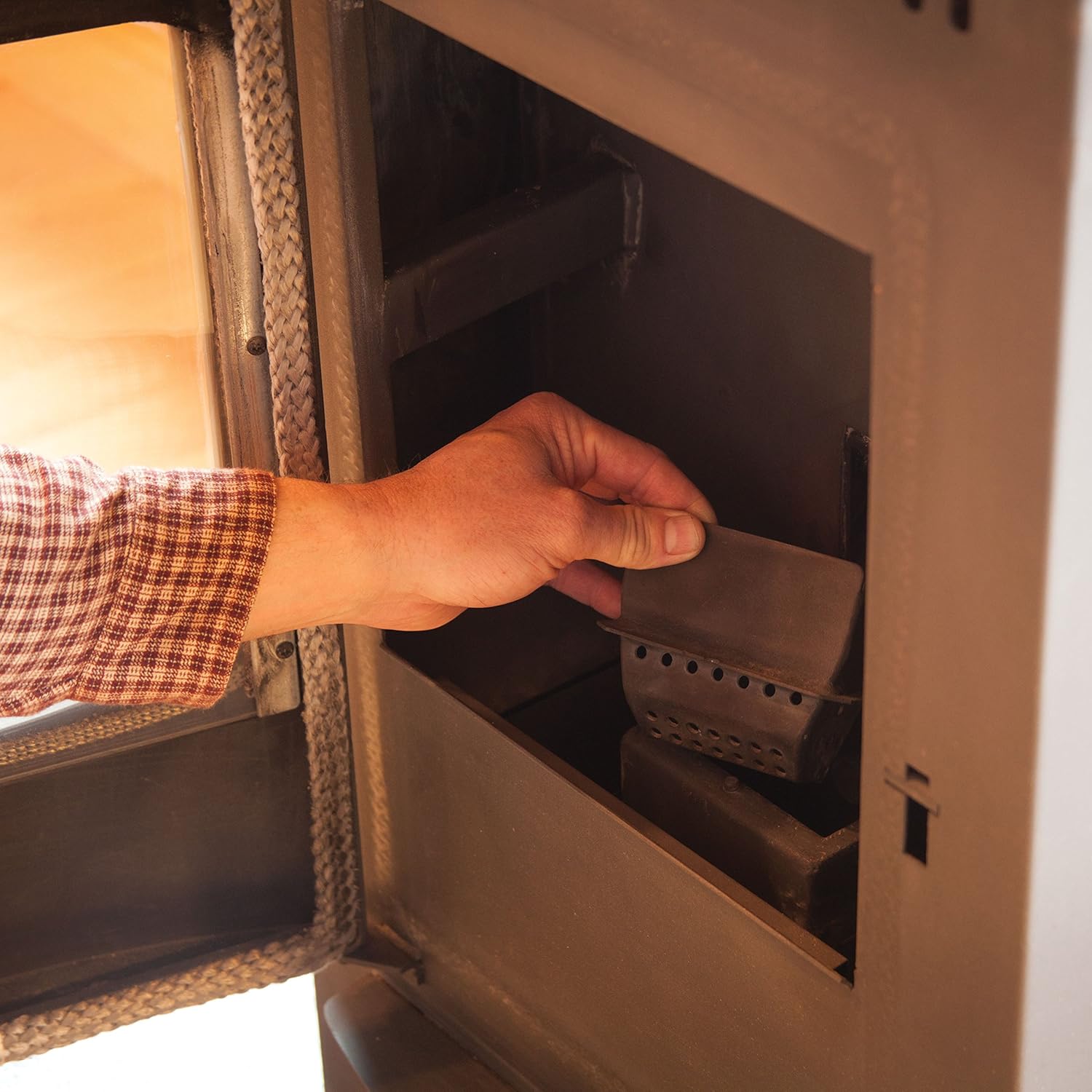 Castle Wood Pellet Stove Serenity 12327 Indoor Heating Temperature Control, Free Standing with Flame Window and Smart Controler, 18- ¼”W x 34”H x 23 ¾”D