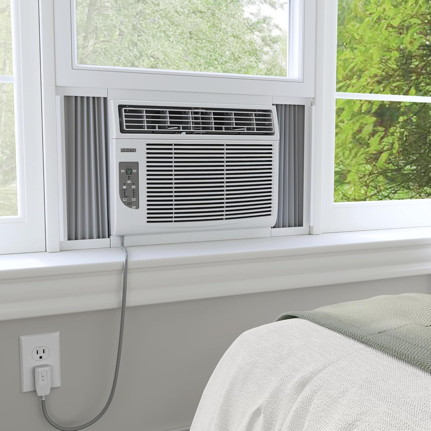 DRWHC122XNA1 12,000 BTU 230V Window Air Conditioner with 11000 BTU Supplemental Heating and Remote Control - White