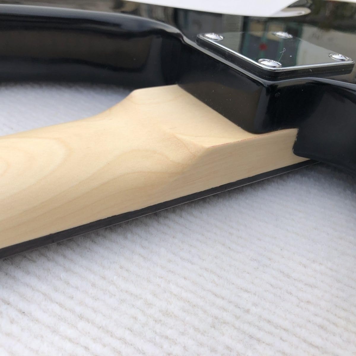 Electric Bass Guitar 4 String 24 Frets Full Size Pickups Blue Tiger Flame Burst Solid Basswood Body for Beginners