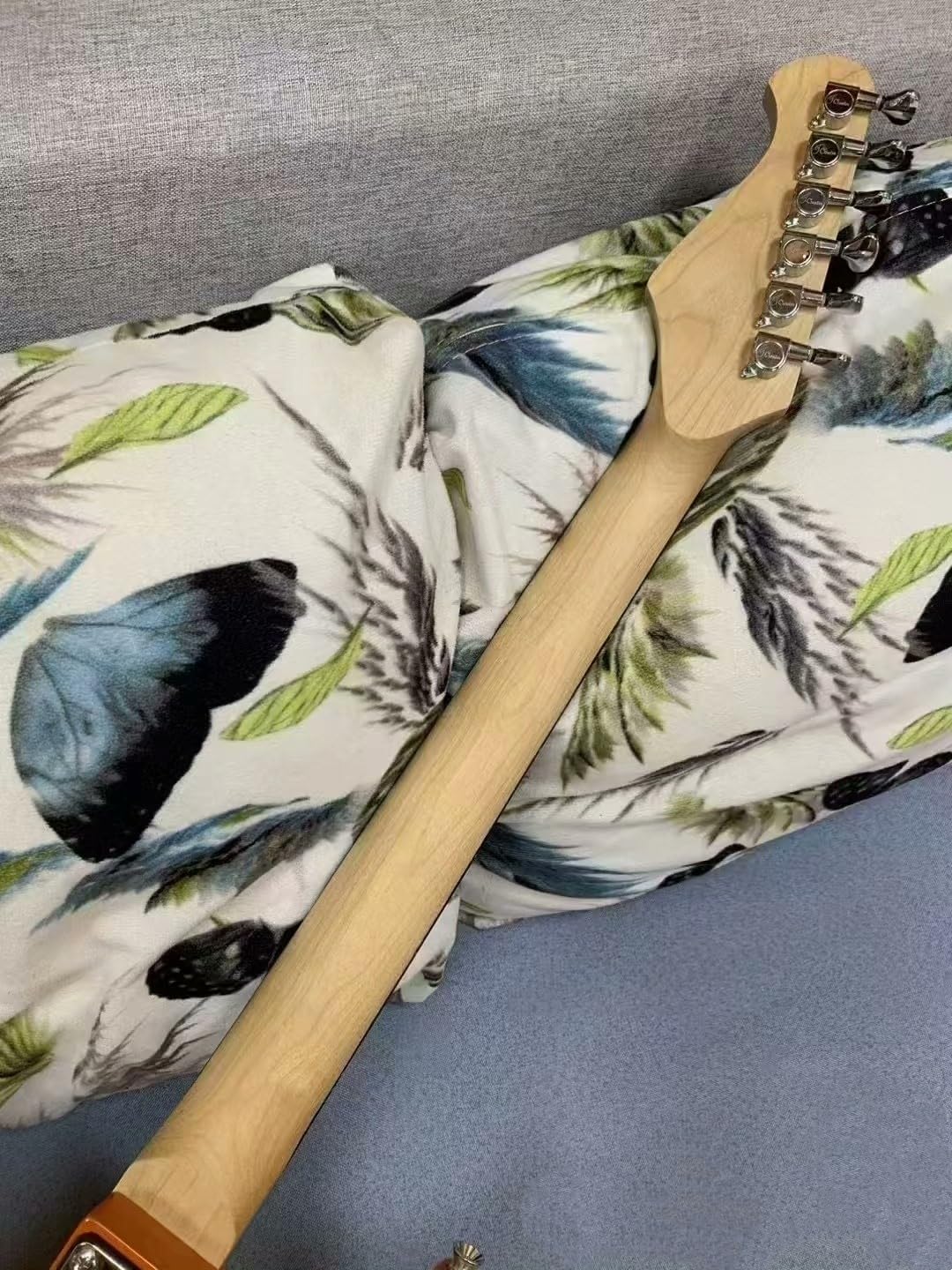 41-inch Solid Wood Purple Electric Guitar with Rosewood Fretboard and Maple Neck