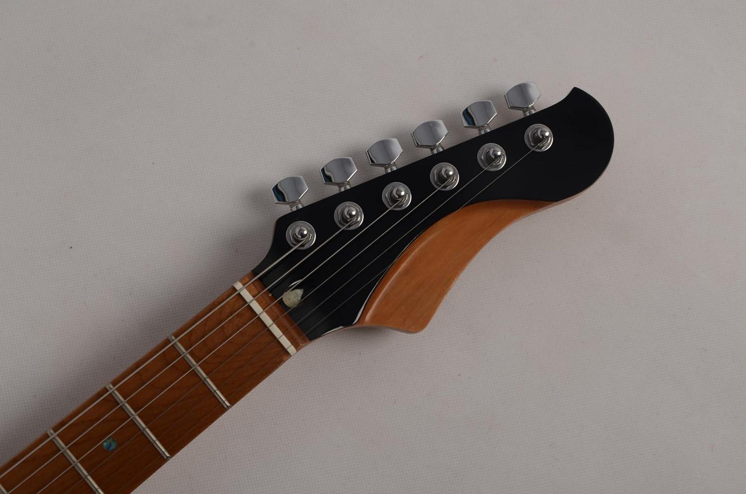 Full Size Solid Body Electric Guitar, ST Electric Guitar, Solid Body Electric Guitar, ST Series Phoenix Wood Body, Maple Neck and Plywood Fingerboard Accessories, Tools and Gig Bag