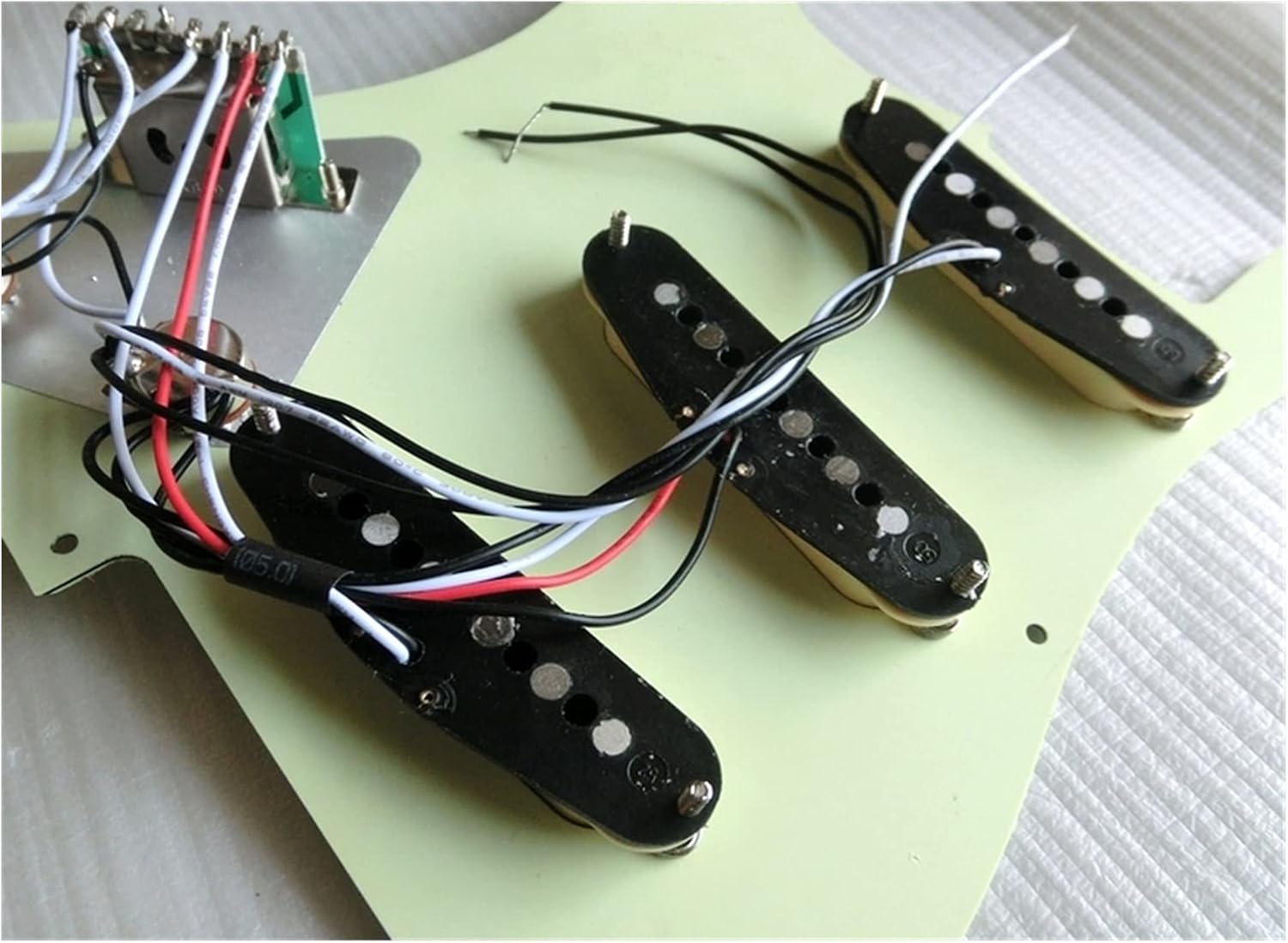 Pickguard Pre-Wired Electric Guitar Accessories Full line Assembly Retro Green Guitar Panel SSS Alnico SQ Pickup for Stratocaster